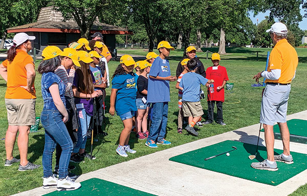 Kids getting golf lessons